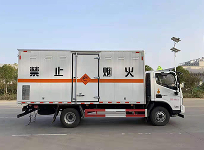 东风爆破器材运输车