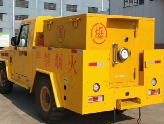 东风凯龙爆破器材运输车：保障爆破任务的安全运行